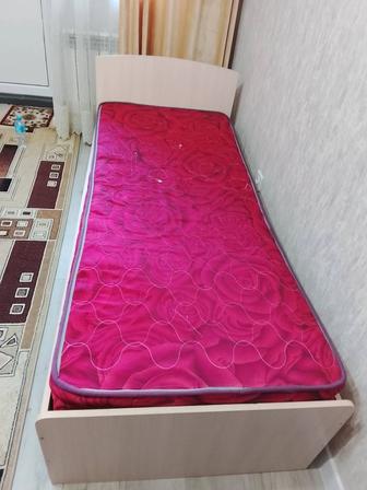 кровать