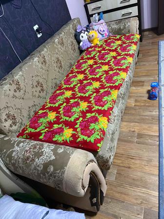 Старый диван