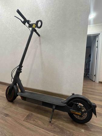 Продаётся электросамокат Xiaomi Mi Electric Scooter Pro 2