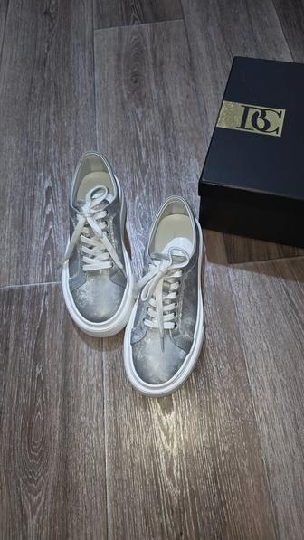 Basconi кроссы 37 размер цена 25000 тенге