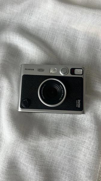Продается фотокамера моментальной печати Fujifilm Instax