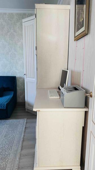 Угловой шкаф и стол компьютерный