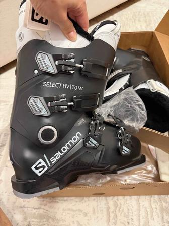 Продам лыжные ботинки