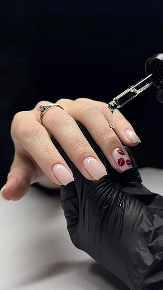 Маникюр/педикюр