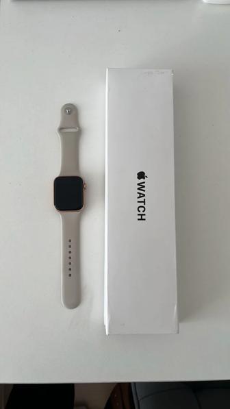 Apple Watch SE, 44 mm, Gold Aluminum Case