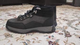 Продам ботинки