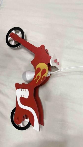 Продам детскую люстру в виде мотоцикла