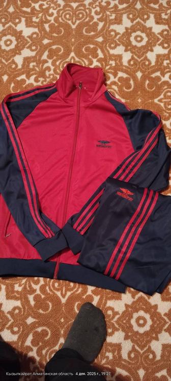 Продам спортивный костюм