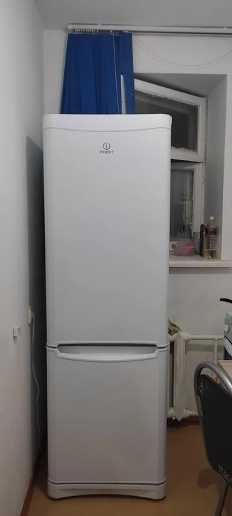 Срочно продам Холодильник работает