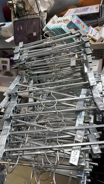 Продам вешалки железные