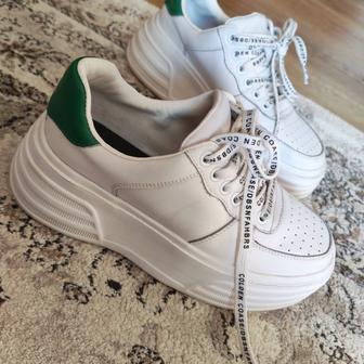 Продам кроссовки