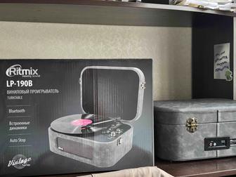 Виниловый проигрыватель RITMIX (Bluetooth, AUX, чемодан-стиль)