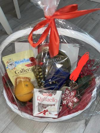 Подарочная корзина на Новый Год