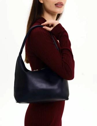 Продам сумку на плече б/у в идеальном состоянии