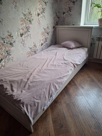 Кровать