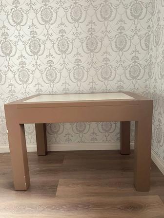 Стол из натурального дерева. Темный Орех. Компактный стиль