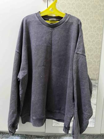 продам свитшот BERSHKA