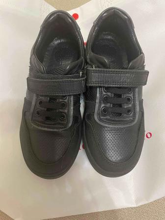 Продам кроссовки детские