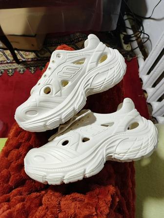 Кроссовки