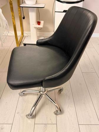 Продается маникюрный стол,кресло