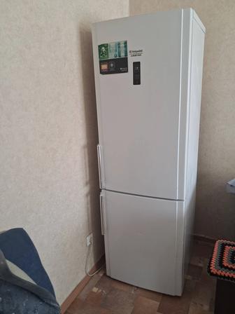 Продам холодильник Аристон б/у рабочий в хорошем состоянии не дорого