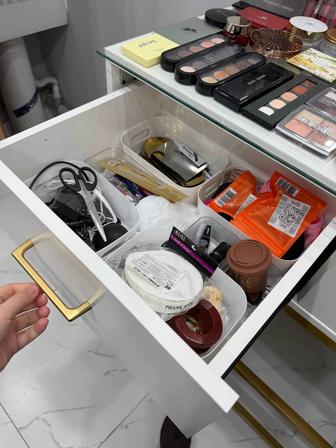 Продаю визажный стол-комод