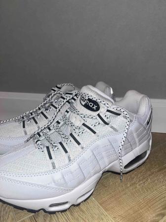 Кроссовки air max