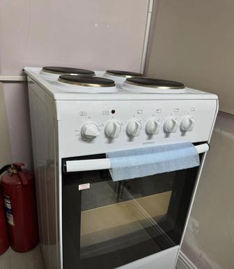 Продаю эл плиту 4 комфорки Дарина