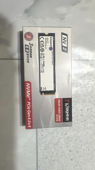 накопителя Kingston NV2 PCIe 4.0 NVMe SSD.