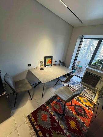 Стол с 4 стульями