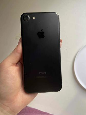 Продам iPhone 7 64gb б/у в отличном состоянии!