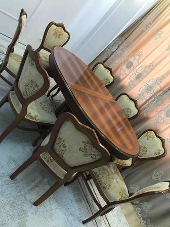 Гостинный стол с 8 стульями