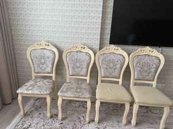 Столы и стулья