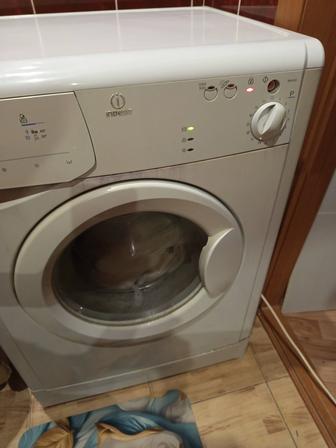 Продаю стиральную машину