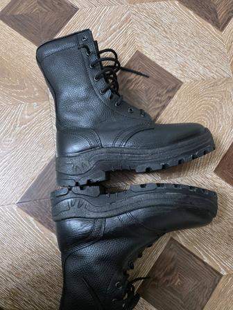 Продам берцы 40 размер зимний
