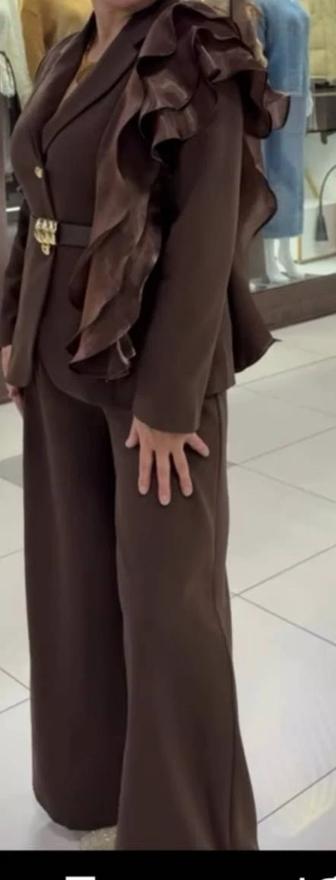 Женский брючный костюм