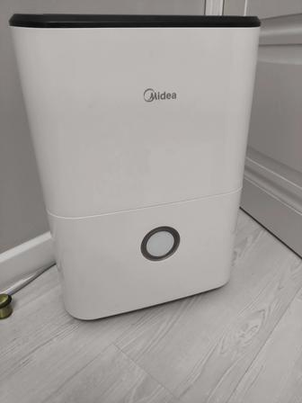Осушитель воздуха Midea