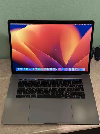 MacBook Pro 15 touch bar