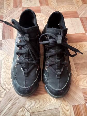 Продам кроссовки - сникеры фирмы Christian Dior (оригинал), черного цвета.