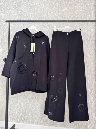 Продам спортивный костюм