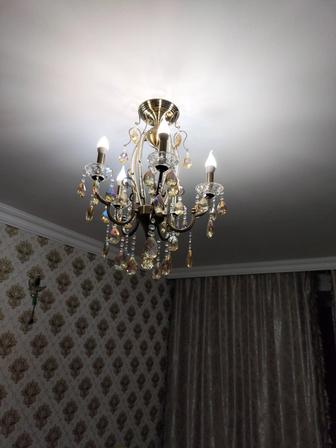 Продают люстру
