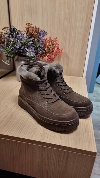 Зимние ботинки женские