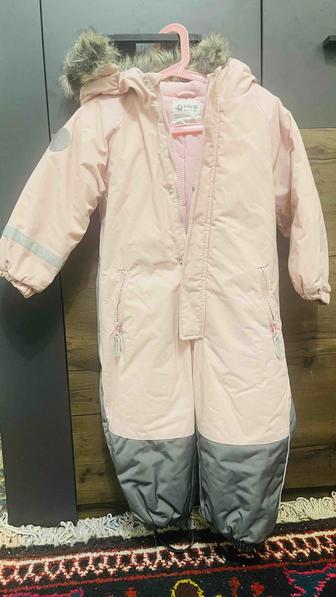 Продам зимний комбинезон для девочек б/у