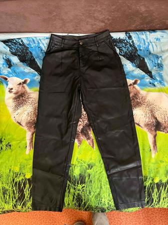 Продаю брюки кожаные женские