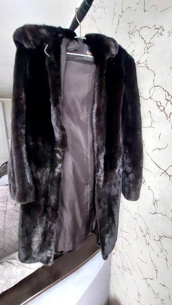 Продам норковую шубу новую