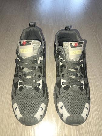 Продам новые мужские камуфляжные кроссовки.