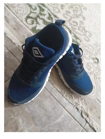 Продам кроссовки umbro