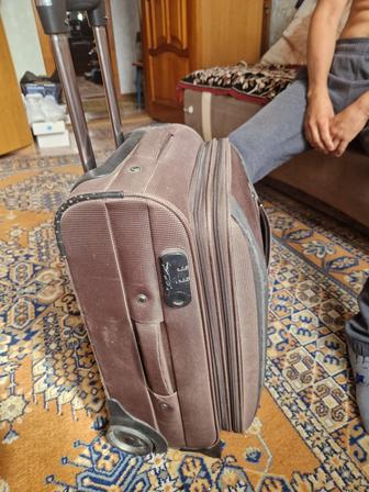 Продам чемодан