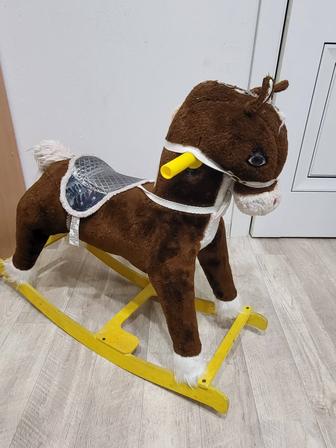 Детская лошадка каталка