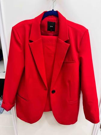 Красный пиджак костюм